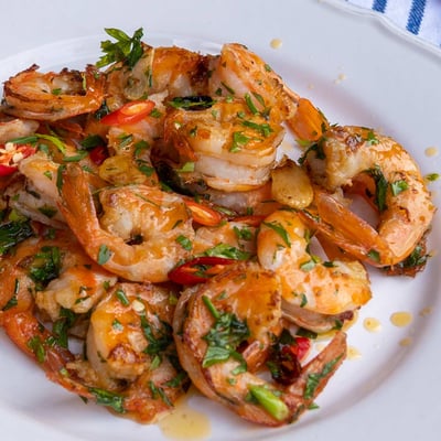 Gambas al ajillo (Fokhagymás-chilis garnélarák)