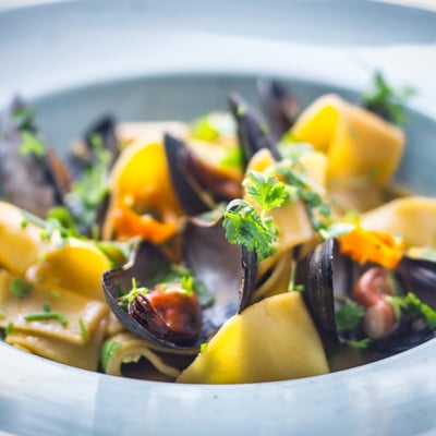 Pappardelle mascarponés-petrezselymes feketekagylóval