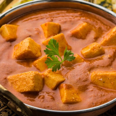 Paneer sajt tikka masala szósszal