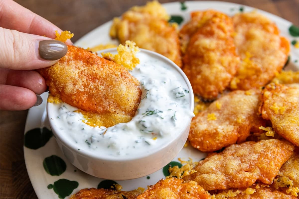 Sült zúzott sárgarépa parmezánnal és joghurtos mártogatóssal
