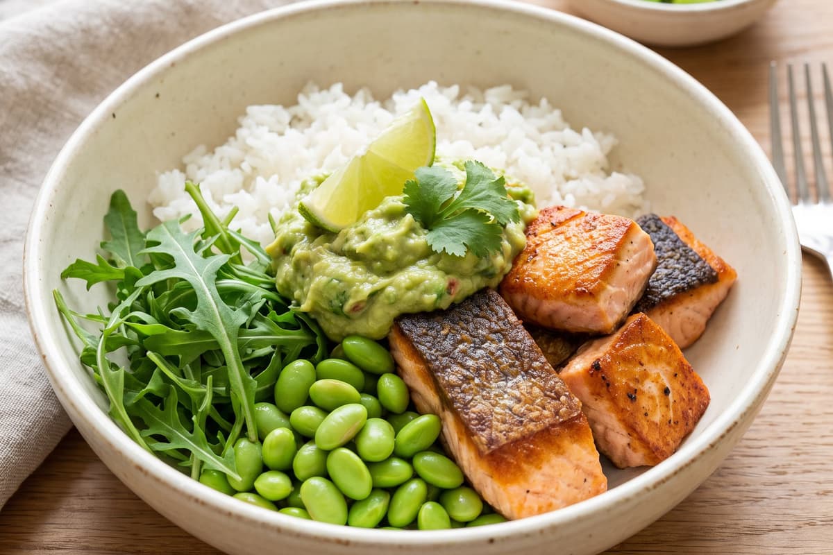 Grilled salmon with arugula, rice, edamame beans and Guau! Guacamole