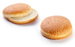 Szezámmagos hamburger zsemle (1 darab)