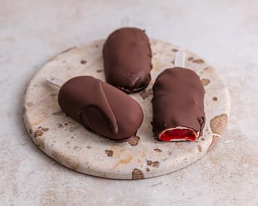 Chocolate-dipped raspberry popsicles | Refreshing summer dessert