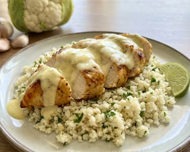 Chicken breast curry with cauliflower rice
