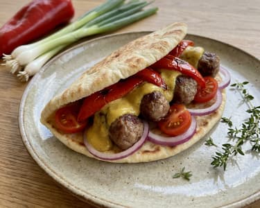 Vegetable pita with quick pork ćevap
