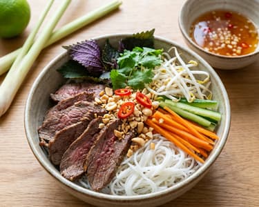 Bun bo nam bo | Frissítő vietnámi marhahúsos tésztasaláta