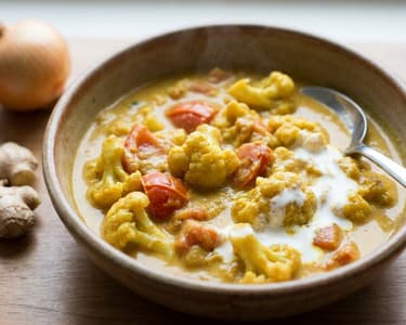 Krémes karfiol curry | Gyors vegetáriánus ebéd