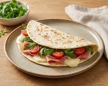 Olasz piadina prosciutto-val és mozarellával