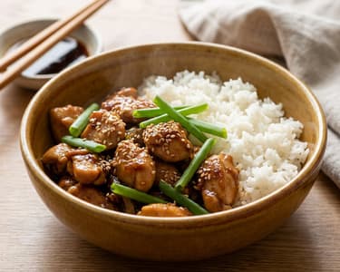 Gyömbéres-újhagymás wok csirke