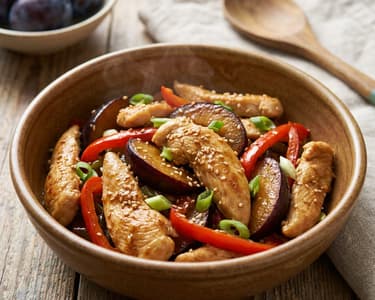 Szilvás-gyömbéres wok csirke | 20 perces őszi vacsora