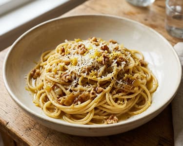 Karamellizált póréhagymás spagetti | Gyors olasz tészta