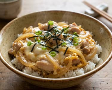 Oyakodon: Japán csirkés rizstál | Szaftos street food