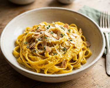 Krémes sült sárgarépás tagliatelle ricottával és pirított mandulával