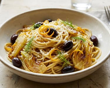 Narancsos-édesköményes spagetti olívabogyóval