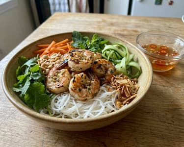 Bún Tôm Nướng | Vietnámi garnélás tésztatál