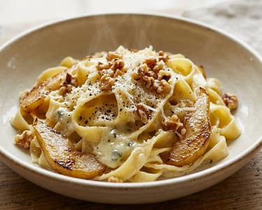 Körtés-gorgonzolás tagliatelle pirított dióval