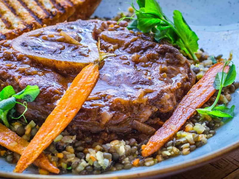 Angus osso bucco zöldséges lencsével