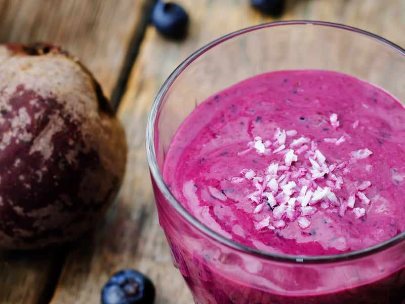 Berry smoothie for afternoon dessert cravings