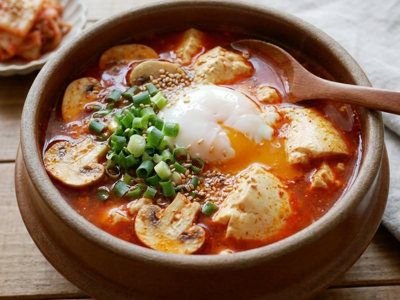 Koreai fűszeres lágy tofu leves | Sundubu Jjigae