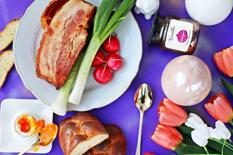 Kanálka Spoon of red onion chutney