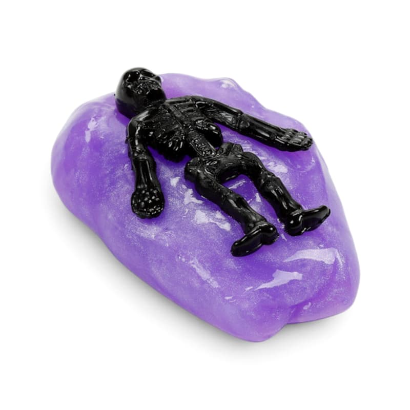 Slime csontváz koporsóban