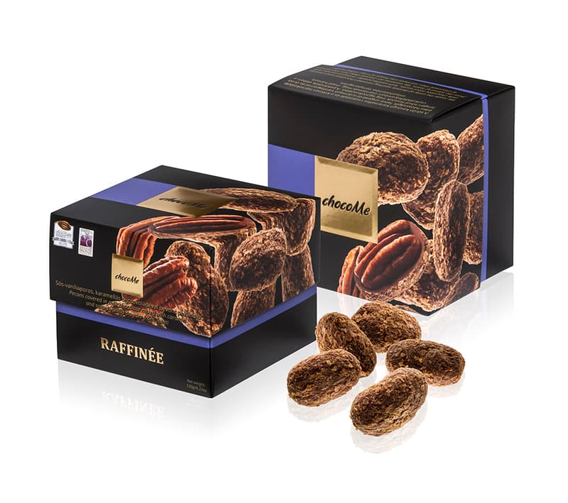 chocoMe Salt-vanilla powdered pecans coated with caramel milk chocolate