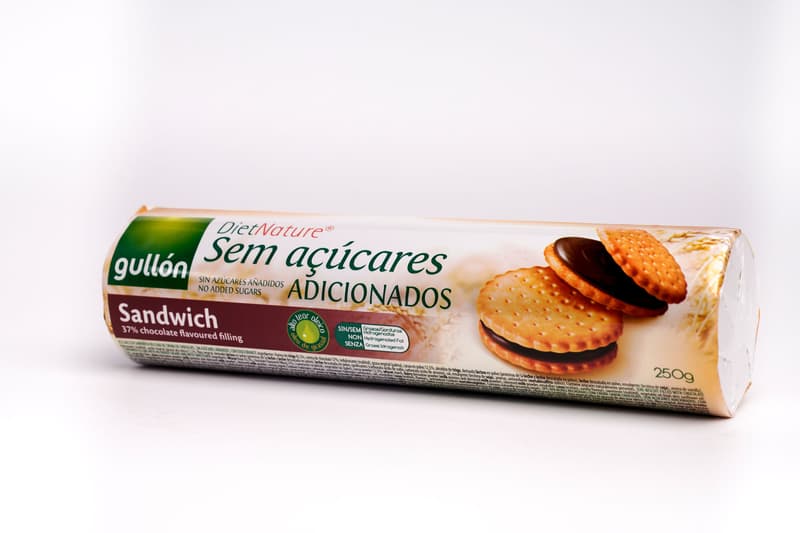 Gullón DietNature sandwich biscuits filled with cocoa cream