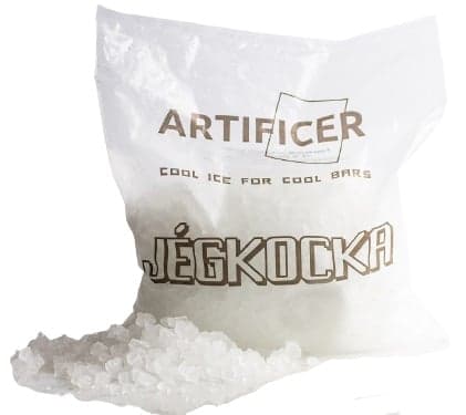 Hoshizaki crushed ice, nugget ice (small pieces of the same size)