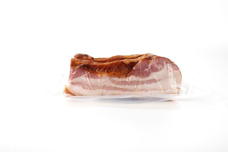 SEVEN SEVEN pieces of beechwood-smoked cured bacon