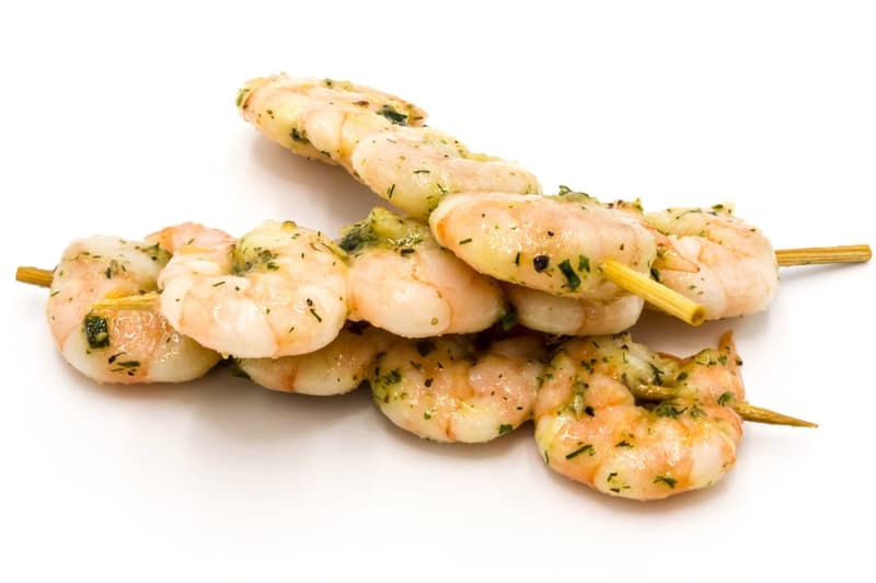 Garlic shrimps skewers