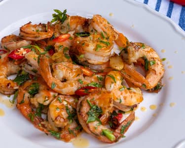 Gambas al ajillo (Fokhagymás-chilis garnélarák)