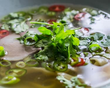 Gyors “pho” leves borjúhússal