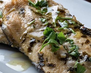 Pisztrángfilé gombaágyon sütve