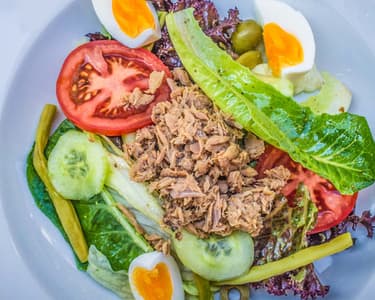 Fogadalomtartó saláta tonhallal