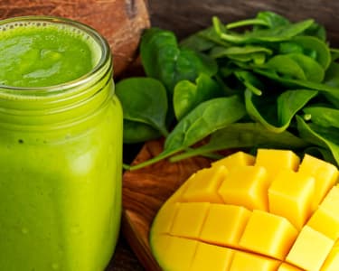 Frissítő mangó smoothie