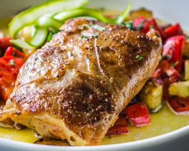 Pármai sonkába göngyölt pulykamell, provanszi zöldségekkel