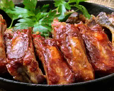 BBQ oldalas citromos rukkolával