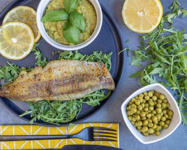 Citromos-kapros sült feketetőkehal-filé zöldborsópürével