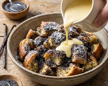 Mákos guba kürtőskalácsból vagy kifliből, vaníliasodóval