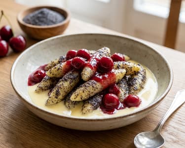 Meggyes-mákos nudli vaníliasodóval