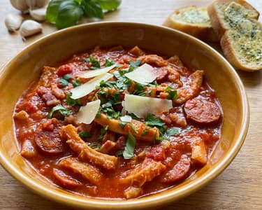 Paradicsomos pacal fűszervajas bagettel, parmezánnal