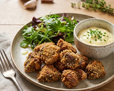 Máj és konfitált zúza ropogós bundában, fokhagymás majonézzel