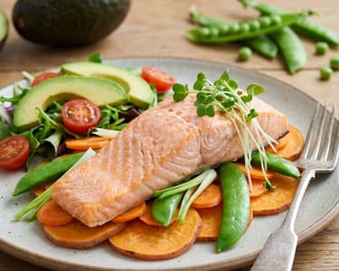 Salmon in parchment paper with fresh vegetables