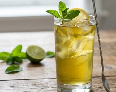 Frissitő jeges tea mentával