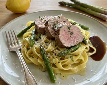 Rozé sertés szűz spárgás tésztával