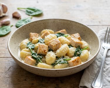 Tejszínes-csirkés gnocchi spenóttal és parmezánnal