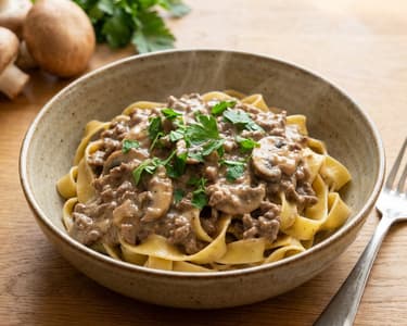 Minced beef with mushrooms and tagliatelle