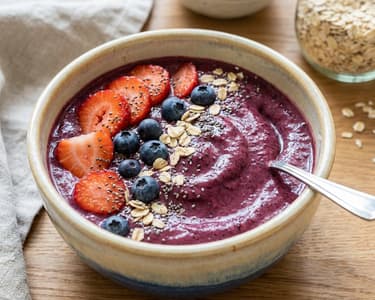 Forest fruit smoothie bowl | Vitamin bomb for breakfast