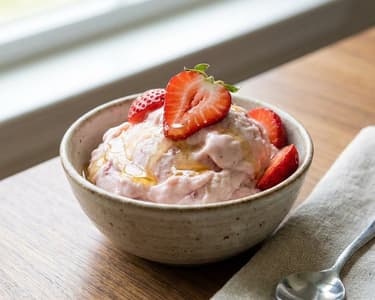 Quick cottage cheese ice cream with strawberries