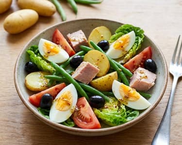 Klasszikus Niçoise saláta tonhallal és burgonyával